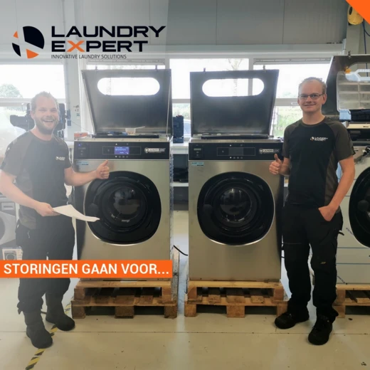 Close-up van professionele wasmachines, blogafbeelding 'Storingen gaan voor'
