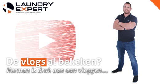 YouTube-afspeelknop naast een man met gekruiste armen, tekst "al bekeken?"