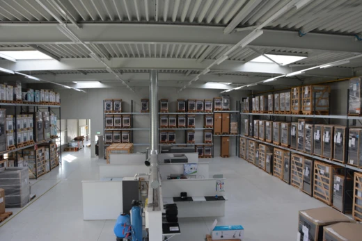 Magazijnstellingen met tweedehands wasapparatuur