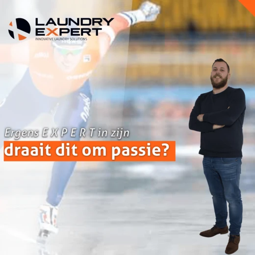 Campagnebeeld met schaatser op de achtergrond en man op de voorgrond, tekst "Ergens EXPERT in zijn draait dit om passie?"