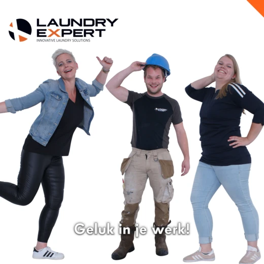 Drie collega's van Laundry Expert in vrolijke pose met de tekst 'Geluk in je werk!'
